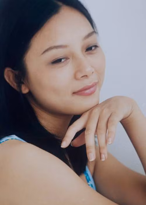 Vai diễn gây ấn tượng nhất của diễn viên Hoàng Thu Hường là Hiền - người con gái đầu tiên khiến anh Núi rung động và cũng là người giúp anh làm lại cuộc đời trong “Sóng ở đáy sông”. Ảnh: Dân Việt