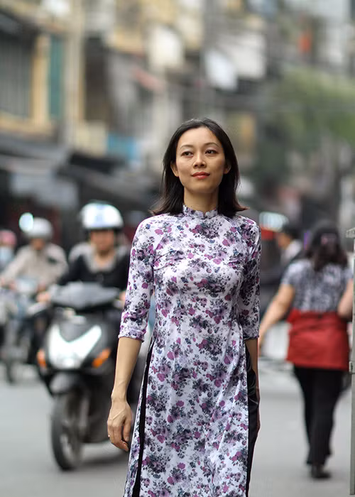 Hoàng Thu Hường tranh thủ học tiếng Anh, dịch tài liệu và viết bài gửi cho một số tờ báo tiếng Anh trong thời gian tìm việc. Ảnh: FBNV