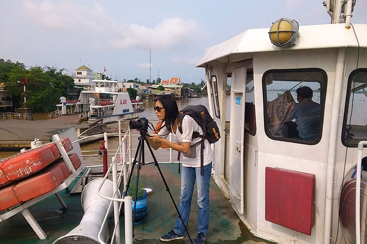 Trong những năm gần đây, Hoàng Hường viết cả về văn hóa, xã hội, chính trị với vai trò biên tập viên và tổ chức bài vở. Ảnh: FBNV