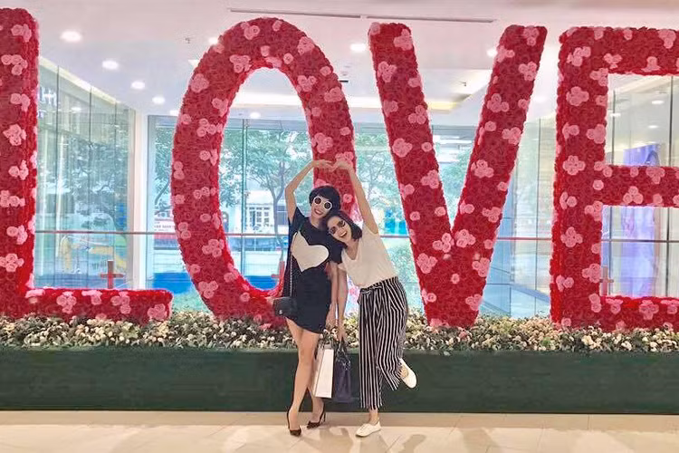 Đôi bạn thân Xuân Lan - Thân Thúy Hà hội ngộ trong ngày cuối tuần rảnh rỗi.