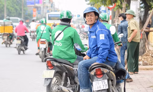 Ha Noi cam dich vu di chung xe cua Uber, Grab