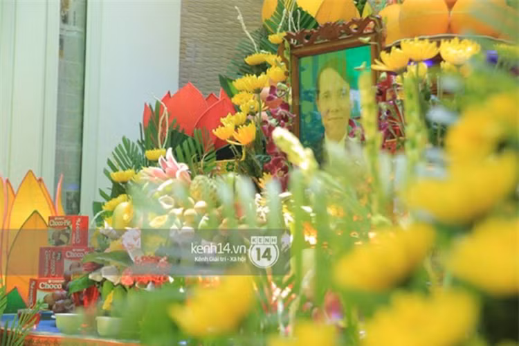 Ngày 29/7, sau khoảng thời gian dài chống chọi với hai căn bệnh gan và thận cùng một lúc, do sức khỏe quá yếu, bố của Hoa hậu Phạm Hương qua đời vào lúc 22h, hưởng dương 52 tuổi.