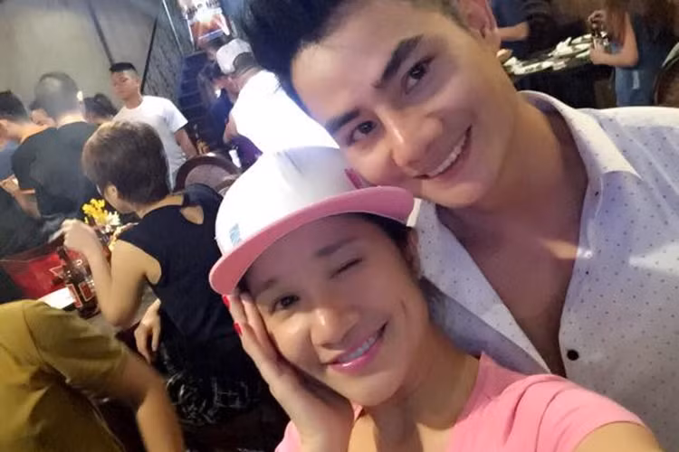 Theo lời Cát Tường, Minh Thành rất chín chắn, yêu thương và chịu khó chiều chuộng cô khi biết cô có tính nhõng nhẽo. Ảnh: Zing