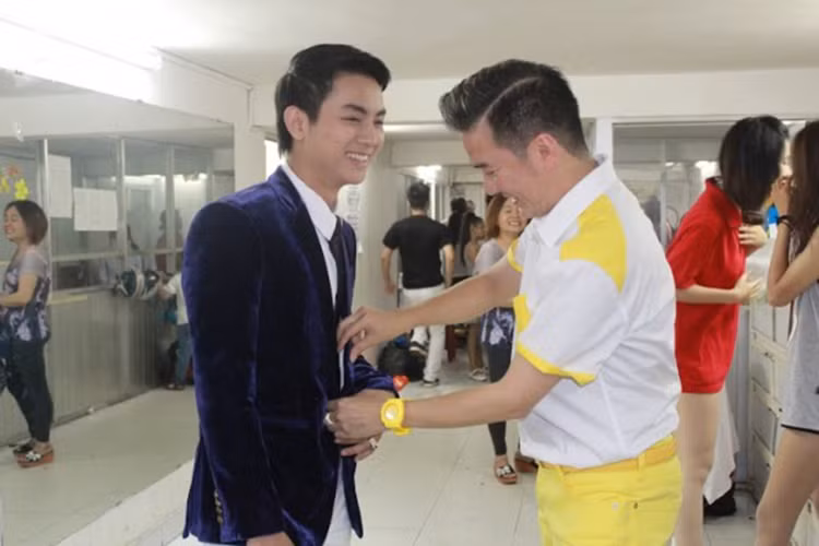 Mr Đàm được xem là người thầy rất tận tâm với các học trò, đặc biệt với Hoài Lâm. Ảnh: Người đưa tin