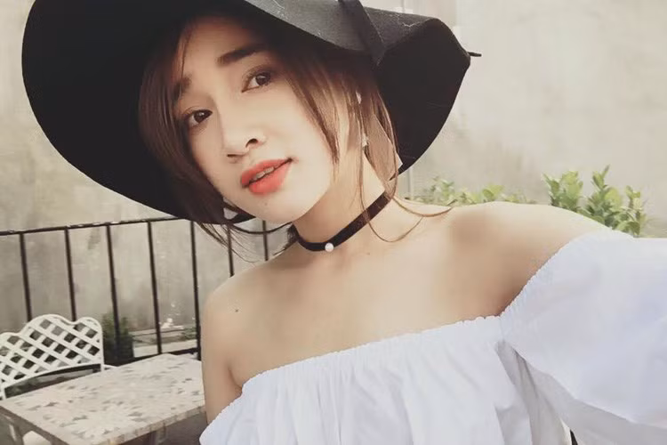 Sau khi yêu Trường Giang, Nhã Phương ngày càng đẹp mặn mà và chuộng phong cách gợi cảm ở đời thường lẫn sự kiện. Ảnh: FBNV