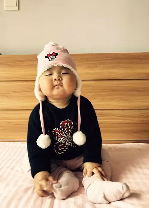 Thiên thần lai thứ 2 nhà Hương Giang trông rất bụ bẫm với hai má phúng phính.