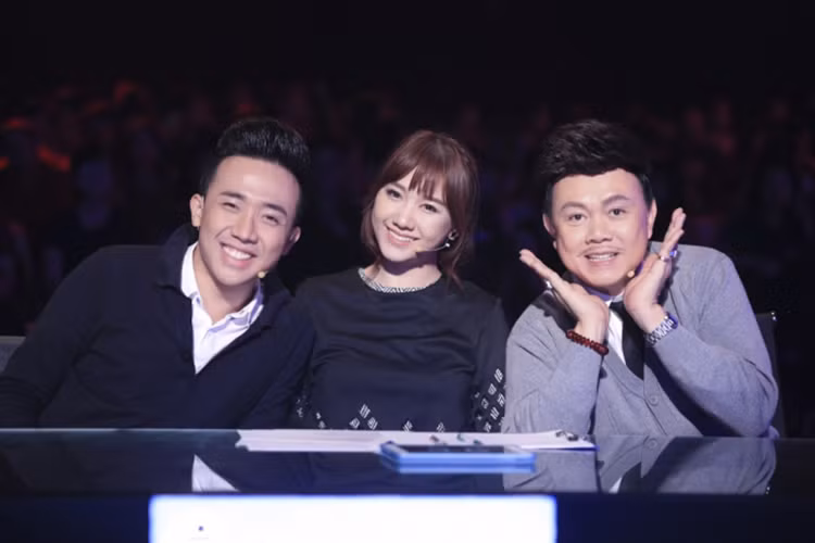 Nhiều khán giả cho rằng Hari Won nói tiếng Việt chưa chuẩn và am hiểu về văn hóa Việt chưa sâu rộng nên không phù hợp với vị trí giám khảo của một chương trình Việt. Không ít khán giả đánh giá bà xã Trấn Thành vẫn cần phải học hỏi nhiều để xứng với danh ca sĩ của mình. Ảnh: Pháp luật plus