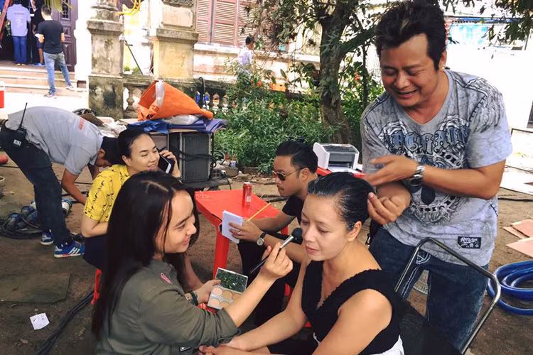 Diễn viên Chiều Xuân khoe hình ảnh của mình ở hậu trường bộ phim “Người bất tử” của đạo diễn Victor Vũ.