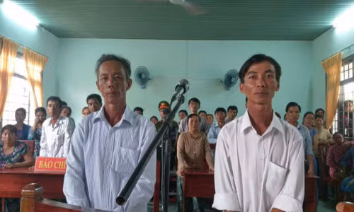 Luat su noi gi vu 2 bi cao la nong dan bi toi “nhan hoi lo“?