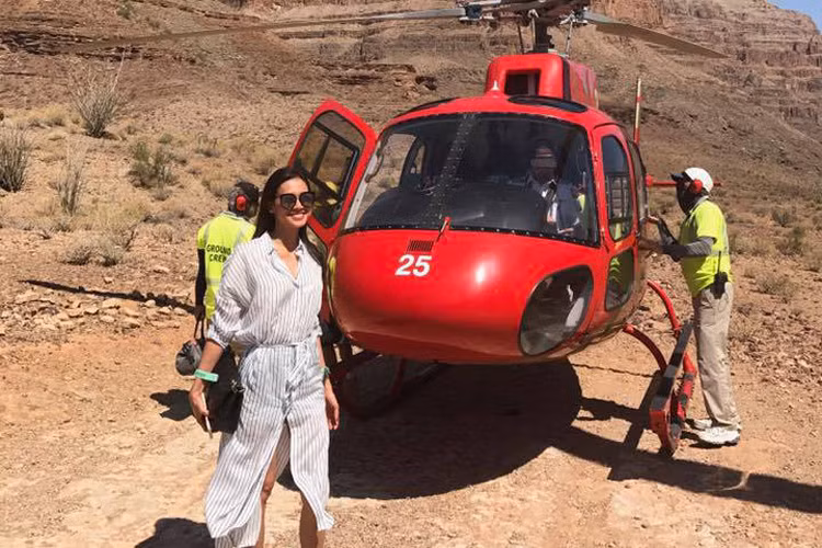  Hot Face sao Việt 24h: Dương Mỹ Linh khoe ảnh ngắm cảnh trên thực thăng trong chuyến du lịch sau tuyên bố chia tay Bằng Kiều.