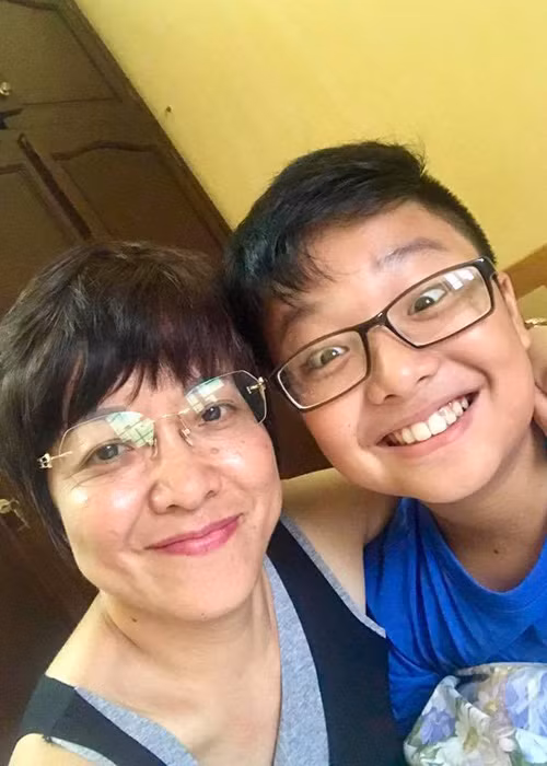 MC Thảo Vân chia sẻ hình ảnh rạng rỡ bên bé Tít - cậu con trai của cô và danh hài Công Lý.