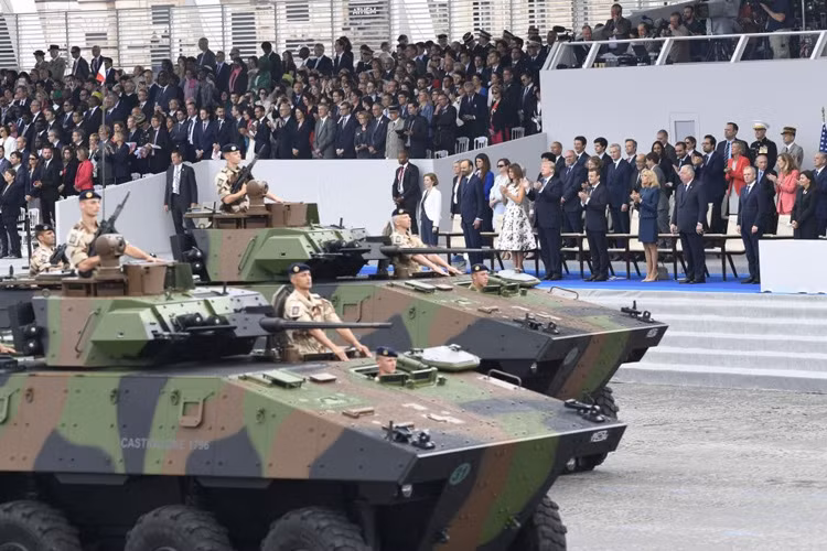 Xe bọc thép chở quân VBCI có thể cấu hình cho nhiệm vận chuyển binh lính hoặc chiến đấu bộ binh.