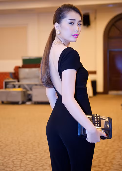 Siêu mẫu Lan Hương sở hữu vóc dáng gợi cảm. Với chỉ số hình thể là 84 -58 - 95, cô từng được mệnh danh là siêu vòng 3 của showbiz Việt. Ảnh: Phám Phá