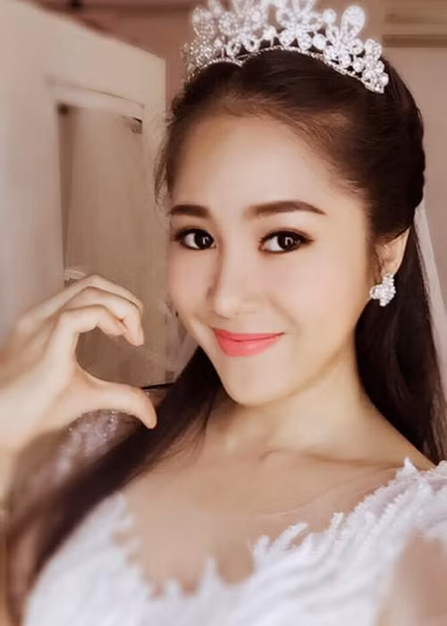 Sau những sóng gió đời tư, Lê Phương đã tìm được bến đỗ bình yên chồng sắp cưới kém 7 tuổi.