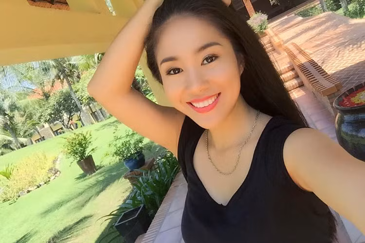 Tuy nhiên, vì thấy gương mặt của nữ diễn viên thon gọn hơn so với trước kia, nhiều người từng đặt nghi vấn cô đã dao kéo.