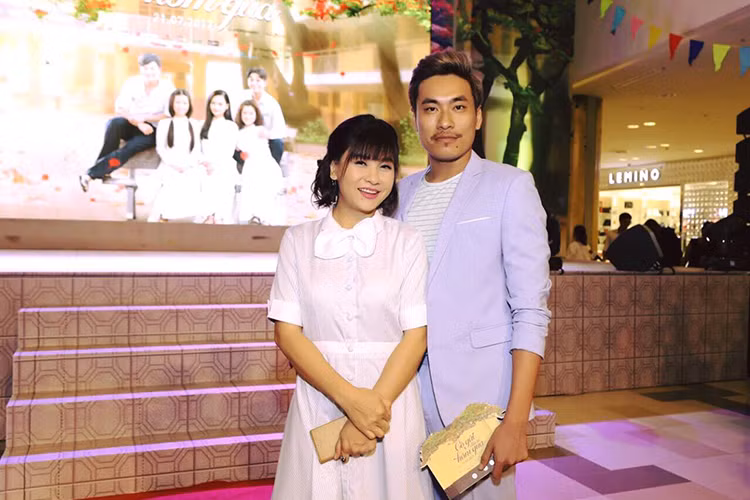 Nhìn hình ảnh Cát Phượng trẻ trung bên Kiều Minh Tuấn trong buổi ra mắt phim “Cô gái đến từ ngày hôm qua” không ai nghĩ cô hơn bạn trai đến 18 tuổi. Ảnh: FBNV