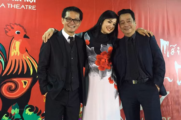 Hình ảnh đời thường của nam diễn viên người phim "Người phán xử" bên nghệ sĩ Thu Hà và Trung Hiếu.