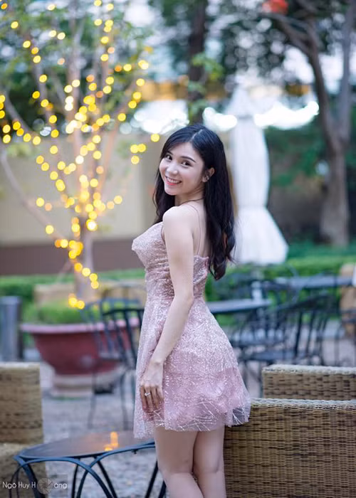 Thanh Bi từng được bạn trai đưa đi phẫu thuật thẩm mỹ. Khi được hỏi, cô từ chối tiết lộ đã trùng tu điểm nào. Ảnh: FBNV