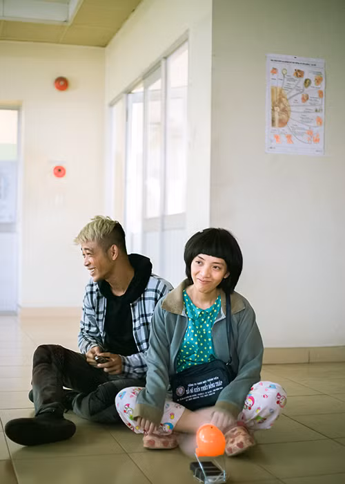 Nói về hai bạn diễn của mình, Hoàng Phi cho biết anh và Thu Trang đã từng có khoảng thời gian làm việc và cộng tác với nhau khá lâu trên sân khấu nên rất hiểu ý nhau.