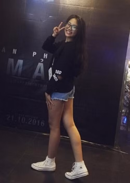 Có thể thấy rõ Phương Mỹ Chi giờ đã lớn và không còn là cô bé dân ca như suy nghĩ của nhiều người chỉ biết diện áo dài, áo bà ba... Tuy nhiên, phong cách thời trang của Phương Mỹ Chi không ít lần gây tranh cãi, thậm chí "chị Bảy" cũng có thêm không ít antifan vì chuyện này. Rất nhiều nhận xét về việc Phương Mỹ Chi già dặn hơn so với những người bạn cùng trang lứa.