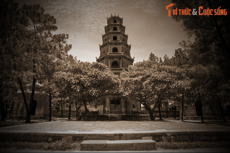 Như vậy, điều gọi là “lời nguyền” chỉ ứng với những người làm điều sai trái, còn nếu chỉ đến chùa để vãn cảnh, chiêm bái, tận hưởng khung cảnh thanh tịnh, cầu mong những điều tốt đẹp thì sẽ không làm sao cả. Điều này hoàn toàn thuận theo thuyết nhân quả của đạo Phật.