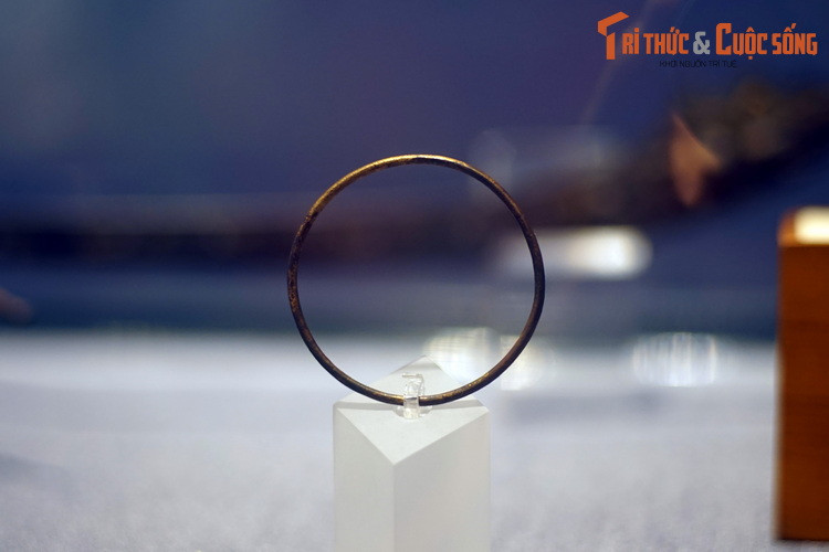 Vòng đeo tay bằng đồng, thời Lê sơ, thế kỷ 15-16.