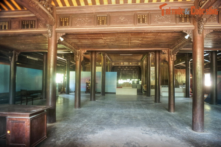 Tầng một của Di Luân Đường hiện nay được dùng làm không gian trưng bày các chuyên đề không cố định. Tầng hai dành cho việc thờ tự, ở chính giữa đặt toàn bộ bài vị Khổng Tử và đồ đệ của ông.