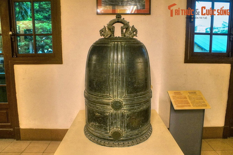 8. Chuông Vân Bản là một quả chuông cổ được tìm thấy năm 1958 tại vùng biển Đồ Sơn, Hải Phòng. Được đúc trong thời Trần, đây là một trong ba quả chuông lâu đời nhất Việt Nam còn tồn tại cho tới nay.