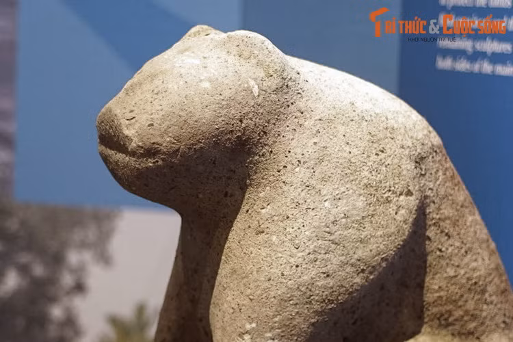 Các lăng thời kỳ này đều có quy mô nhỏ, đo đó tượng đặt ở lăng cũng không được quá lớn. Các tượng nói chung và tượng hổ nói riêng được thể hiện đơn giản ở cách tạo dàng, khối, đường nét, nhưng vẫn giàu tính biểu cảm.