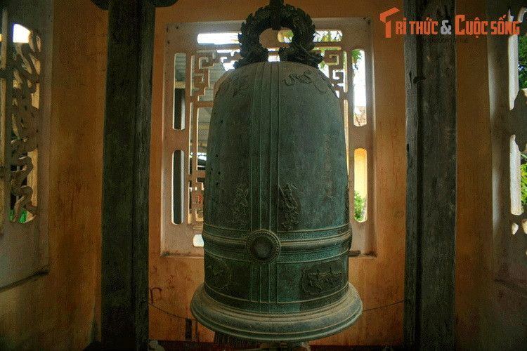 Sau hàng trăm năm, quả chuông kỳ lạ của làng La Chữ vẫn được người dân gìn giữ hết sức cẩn thận như một chứng nhân lịch sử, đồng thời là một “bảo bối” hộ mệnh cho ngôi làng.