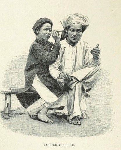 Người hành nghề lấy ráy tai dạo phục vụ khách hàng.