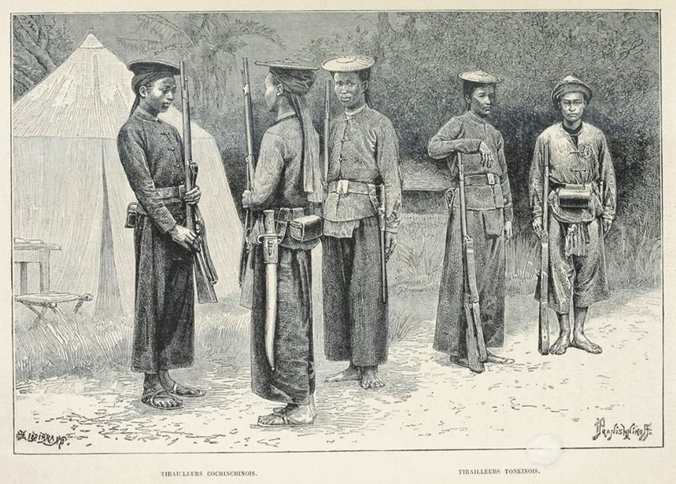 Các binh lính bản địa.