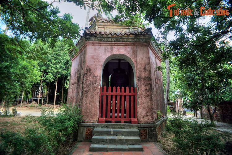 Các công trình khác của chùa Diệu Đế là hai nhà lôi gia đặt tượng Kim Cương, nhà bia, nhà để chuông, khu nhà tăng xá, nhà bếp...