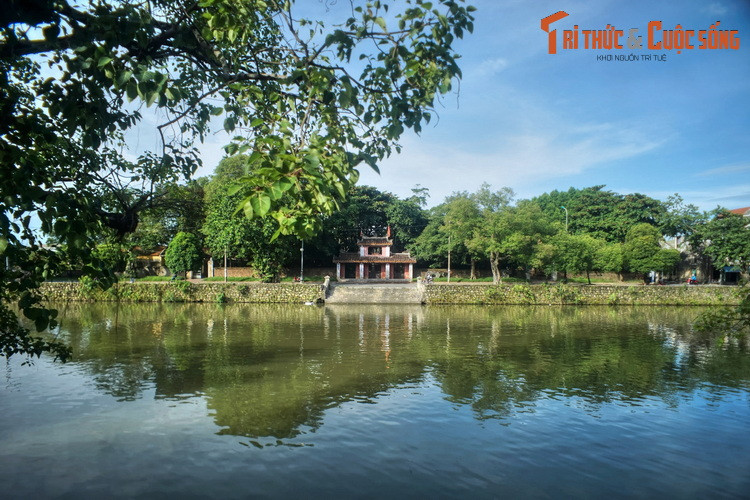 Tọa lạc bên bờ sông Đông Ba, gần cầu Gia Hội, chùa Diệu Đế là một trong ba ngôi Quốc tự của triều Nguyễn còn ở Cố đô Huế. Xưa kia, chùa là một khu vườn rất đẹp, nơi Hoàng tử Miên Tông, con vua Minh Mạng, đã ra đời vào năm 1807.