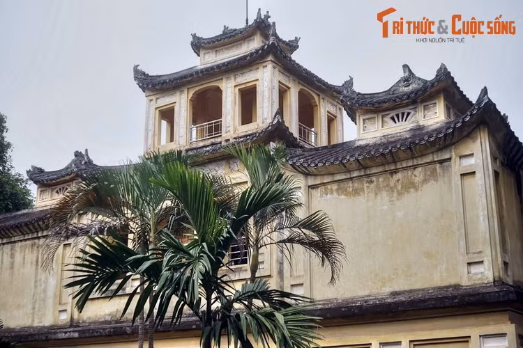 Sau nhiều cuộc bể dâu, những công trình quan trọng của khu vực Hoàng thành Thăng Long còn được gìn giữ cho đến nay là cột cờ Hà Nội, cổng Đoan Môn, nền điện Kính Thiên, nhà Hậu Lâu, cửa Chính Bắc Môn... Ảnh: Di tích Hậu Lâu.