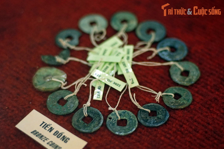 Tiền đồng được phát hiện ở di chỉ mộ táng Đại Làng.