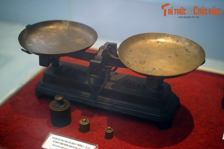 Cân đĩa ông Cung Văn Được (phường 4 thành phố Đà Lạt) sử dụng những năm 1960, một hiện vật tiêu biểu cho sự phát triển đô thị Đà Lạt thế kỷ 20.