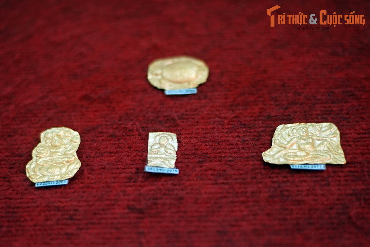 Các hiện vật bằng vàng được chế tác bằng kỹ thuật dập nổi, có từ thế kỷ 8-10, phát hiện tại gò 1A, khu di tích Cát Tiên ( xã Quảng Ngãi, huyện Cát Tiên).