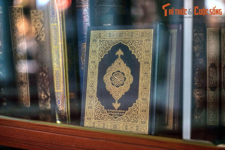 Không chỉ là một điểm tâm linh, thánh đường Al-Noor còn là một nơi lý tưởng để khám phá văn hóa Hồi giáo. Thánh đường có một bộ sưu tập phong phú các loại kinh sách, tranh ảnh được đưa đến từ các nước theo đạo Hồi...