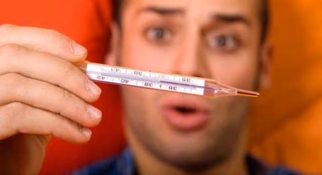 Thường xuyên sốt hoặc nhiễm trùng. Nếu một người đàn ông khỏe mạnh bỗng dưng xuất hiện hiện tượng sốt hoặc nhiễm trùng rất có thể đó là dấu hiệu của bệnh bạch cầu, một dạng ung thư máu.