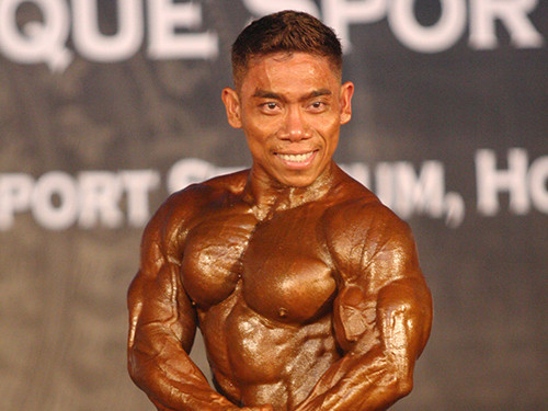 Với Phạm Văn Mách, VĐV từng 8 lần vô địch châu Á, trước khi thi đấu khoảng 1 tuần, anh sẽ ăn nhạt, không có muối trong khẩu phần ăn vì muối làm cơ thể giữ nước, mất đi sự sắc nét của cơ.