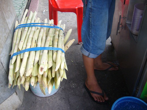 Đặc biệt quả quất thông thường được cho vào nước mía để tạo độ thơm là loại quả có chứa rất nhiều chất bảo quản thực vật có hại cho cơ thể người.