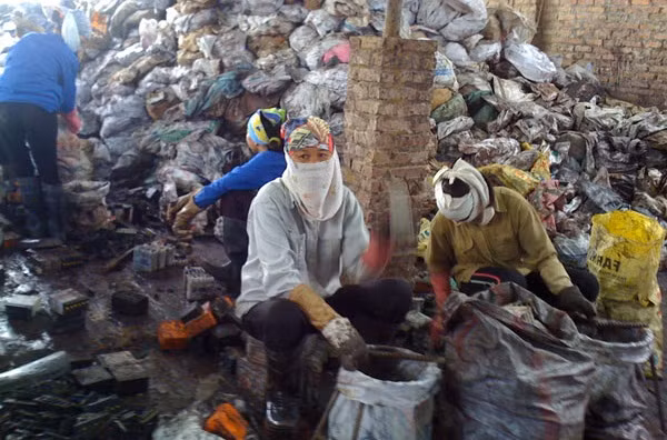 Không khí tại cộng đồng và nơi tái chế chì đều có hàm lượng chì cao hơn nhiều lần tiêu chuẩn cho phép.