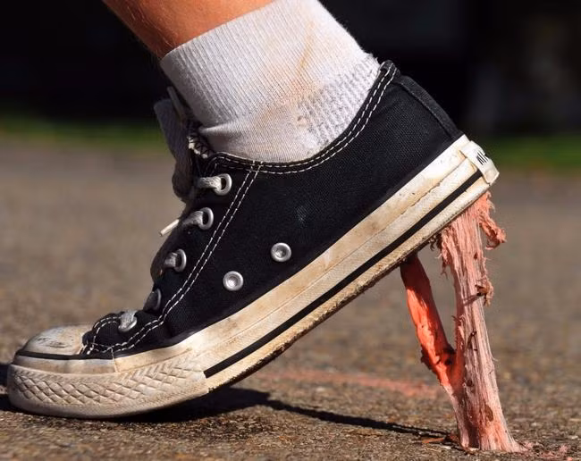 Tại Singapore, bạn có thể phải đối mặt với khoản tiền phạt 500 USD (hơn 10 triệu đồng) nếu bị bắt gặp nhai kẹo cao su ngoài đường.