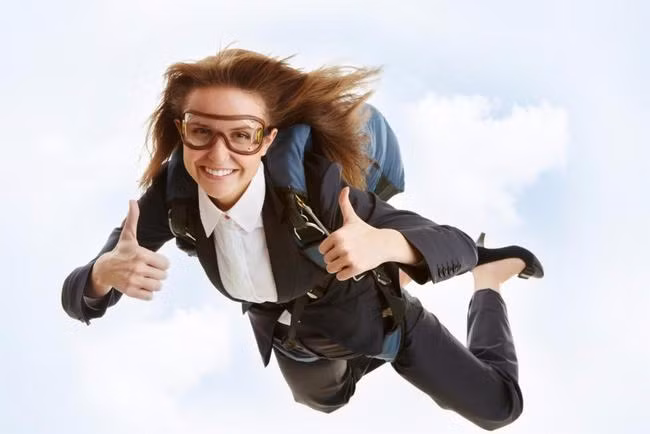 Tại Florida, Mỹ, phụ nữ độc thân sẽ bị cấm nhảy dù vào ngày chủ nhật. Đến nay người ta vẫn chưa biết chính xác mục đích của đạo luật này.