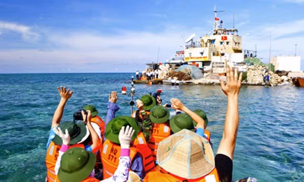 Bao nuoc ngoai noi gi ve tour du lich yeu nuoc ra Truong Sa?