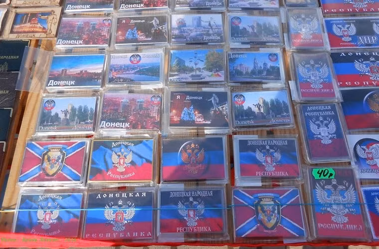 Những món quà lưu niệm nho nhỏ giá chừng 0,5 USD/chiếc.