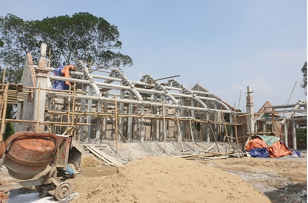 Chua Linh Sam xe dat den Huu trai phep o Nghe An: Ai chiu trach nhiem?