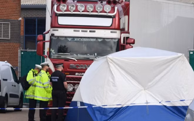 39 nguoi chet trong container: Gia dinh co the sang Anh nhan dien thi the nguoi Viet?