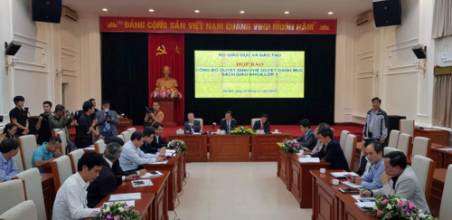 Bo GD&DT cong bo 32 sach giao khoa lop 1: Uu the thuoc ve NXB Giao duc